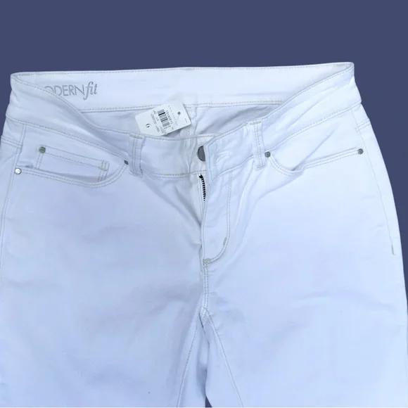Ann Taylor Modern Slim Straight Leg White Jeans Size 6 - Picture 2 of 5